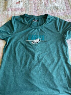 NFL Teal Team Apparel Short Sleeve Tee … E A G L E S … 🦅… EAGLES !!!💚💚💚💚Like new